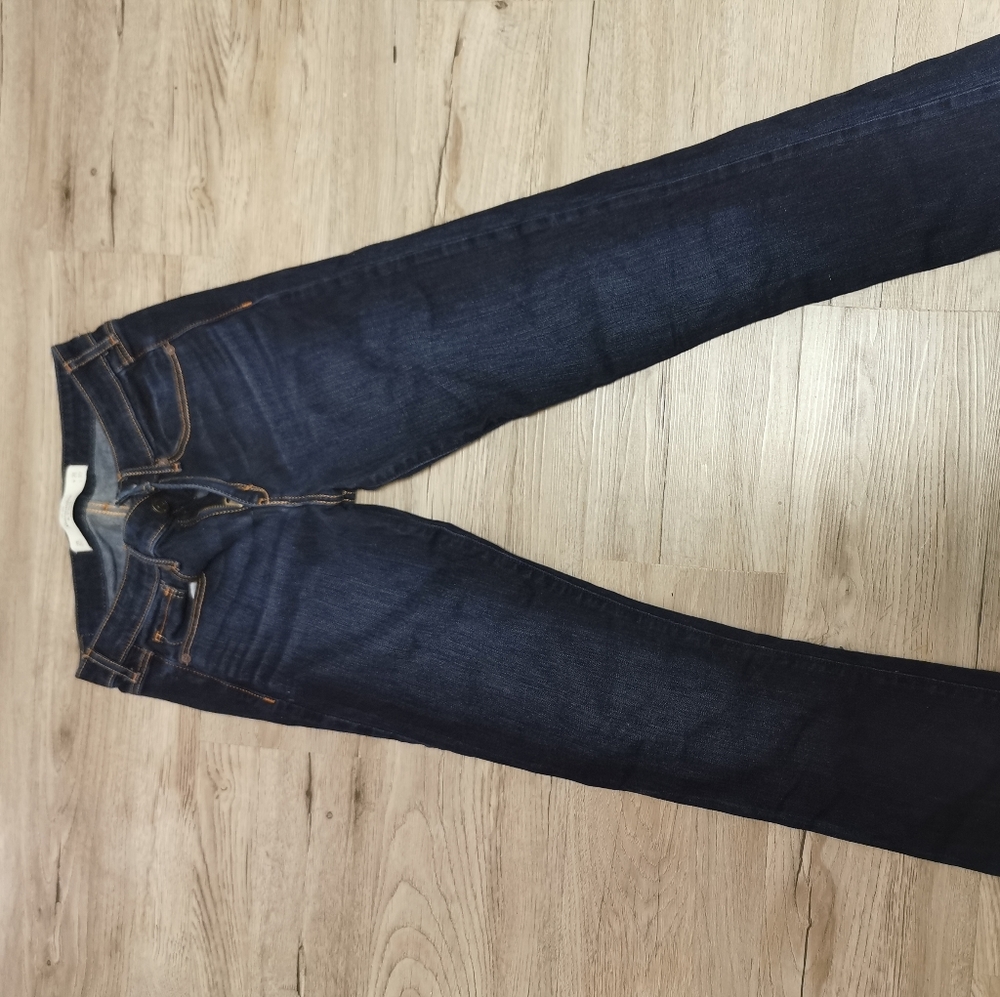 New Hollister dark indigo jeans, 25x33
